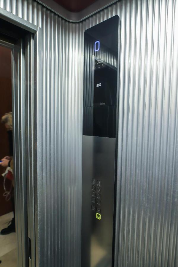 Central Apartment Close To Food And Shopping بولونيا المظهر الخارجي الصورة